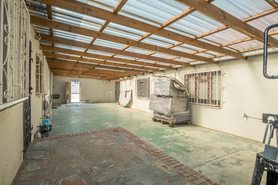 7 Bedroom Property for Sale in Wetton Western Cape